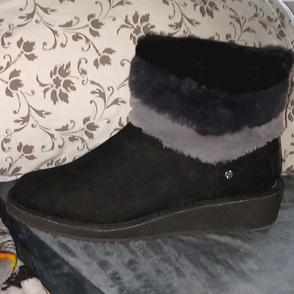 PRICE REDUCTION--London Fog-NEW in box sz 10M slip on fur lined suede boots